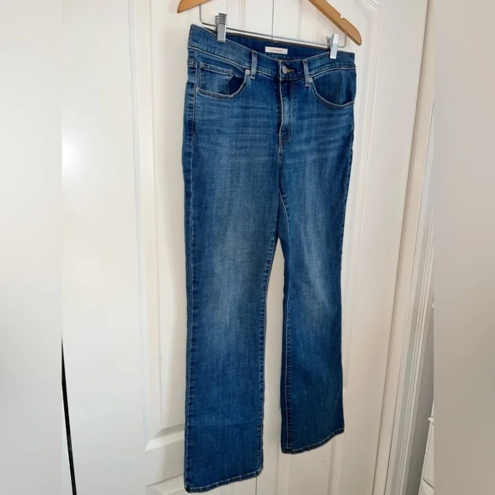Levi’s Women’s Classic Boot size 30 Blue Denim Pre loved and in great condition - Picture 3 of 9